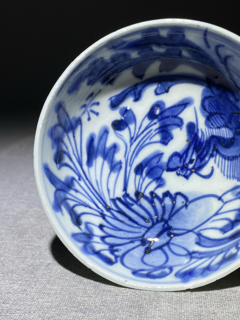 古玩陶瓷清早期青花鳳穿牡丹圖淺盤拍賣,當前價格688元