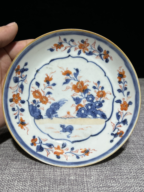 古玩陶瓷【康熙 “雞缸杯”這個(gè)可以有!】青花礬紅描金花卉斗雞圖杯碟拍賣,當(dāng)前價(jià)格1988元