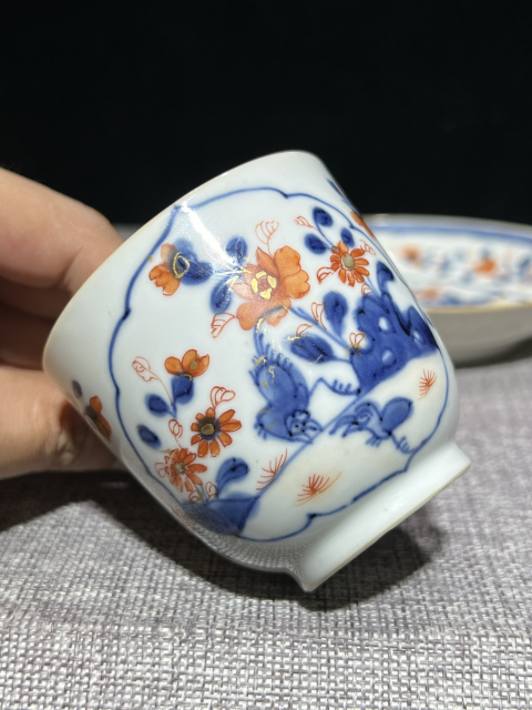 古玩陶瓷【康熙 “雞缸杯”這個(gè)可以有!】青花礬紅描金花卉斗雞圖杯碟拍賣,當(dāng)前價(jià)格1988元