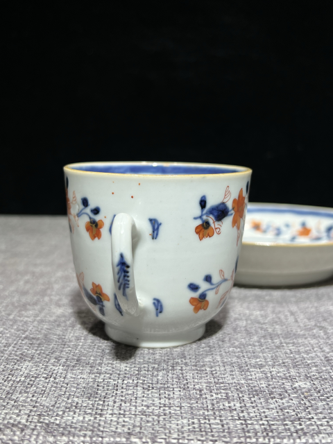 古玩陶瓷【康熙 “雞缸杯”這個(gè)可以有!】青花礬紅描金花卉斗雞圖杯碟拍賣,當(dāng)前價(jià)格1988元