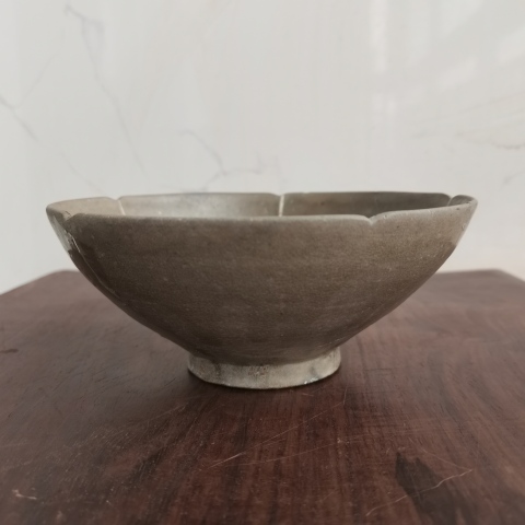 古玩陶瓷五代北宋越窯青釉出筋葵口碗拍賣，當前價格880元