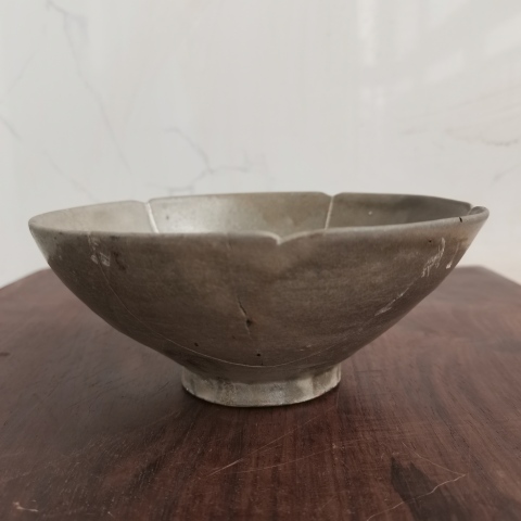 古玩陶瓷五代北宋越窯青釉出筋葵口碗拍賣，當前價格880元