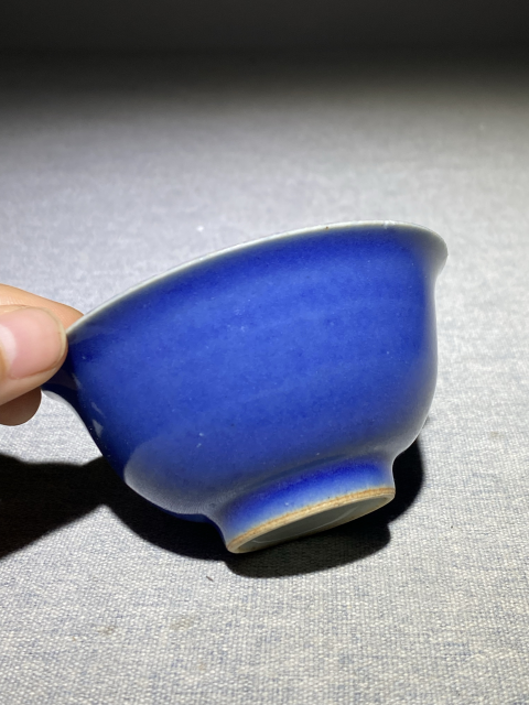 古玩陶瓷放漏,明未清早期霽藍(lán)釉茶圓拍賣,當(dāng)前價(jià)格4300元
