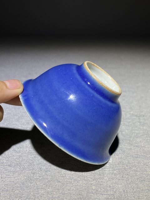 古玩陶瓷放漏,明未清早期霽藍(lán)釉茶圓拍賣,當(dāng)前價(jià)格4300元