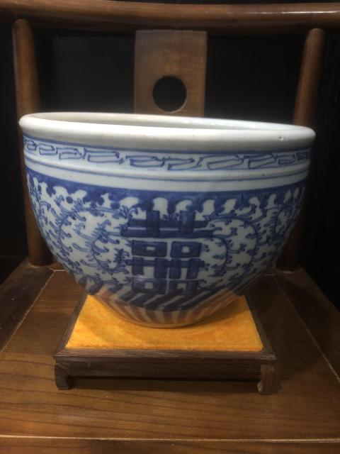 古玩陶瓷(新年放漏中)清中期-青花淡描-花卉紋喜字案缸拍賣,當前價格2952元