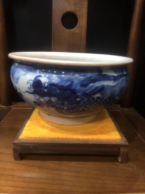 古玩陶瓷(新年放漏中)清-順治-青花云龍三現圖香爐拍賣,當前價格15389元