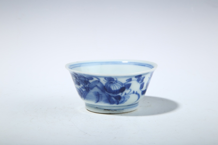 古玩陶瓷康熙青花花卉壓手杯拍賣，當前價格1100元