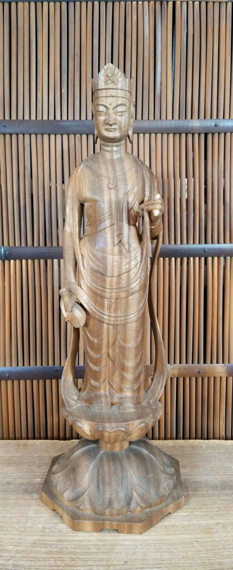 古玩雜項幾十年前日本大販名家制作木雕菩薩像拍賣,當前價格0元
