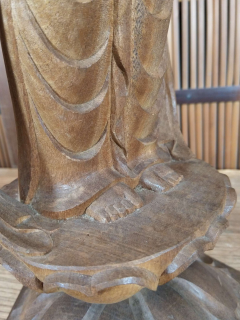 古玩雜項幾十年前日本大販名家制作木雕菩薩像拍賣,當前價格0元
