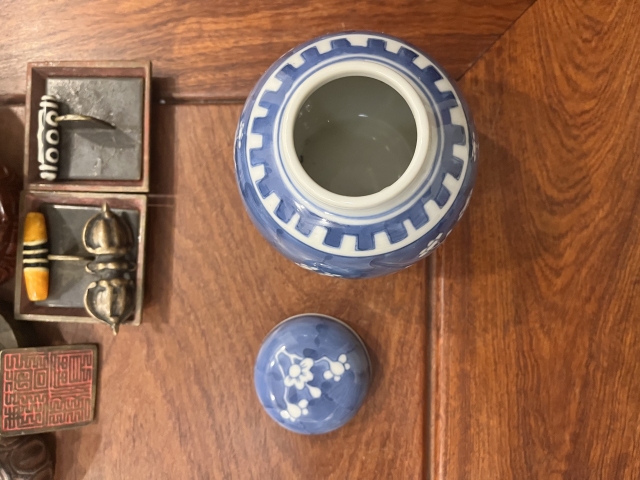 古玩陶瓷青花留白冰梅紋蓋罐拍賣，當前價格199元