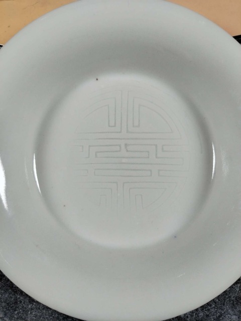 古玩陶瓷清代白釉印花壽字紋盤拍賣,當前價格1200元