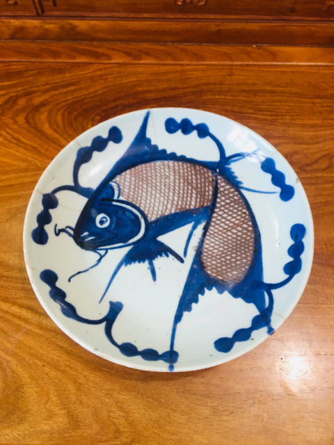 古玩陶瓷(清晚期)青花釉里紅魚紋大盤拍賣,當(dāng)前價(jià)格0元