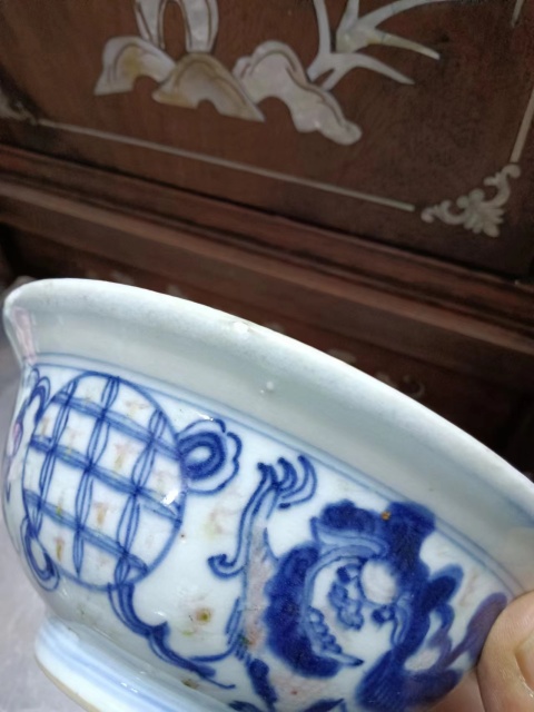 古玩陶瓷青花釉里紅獅子滾繡球紋折沿碗（已保真拍賣(mài)，當(dāng)前價(jià)格8888元