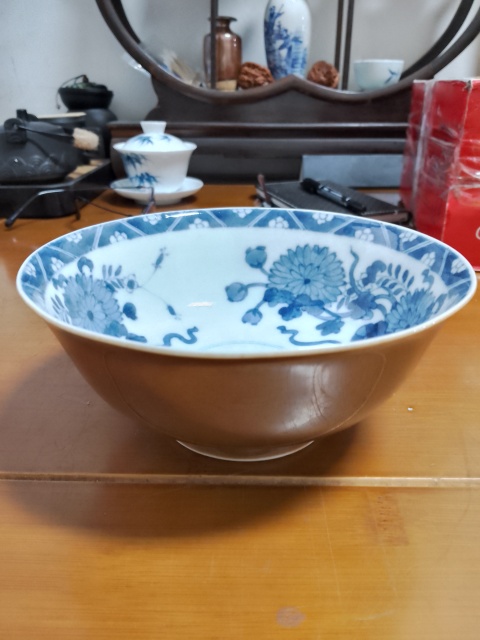 古玩陶瓷醬釉青花碗拍賣，當前價格12000元