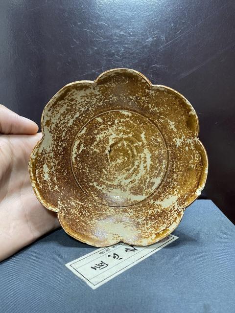 古玩陶瓷宋吉州窯黃釉葵口盤拍賣,當前價格3200元