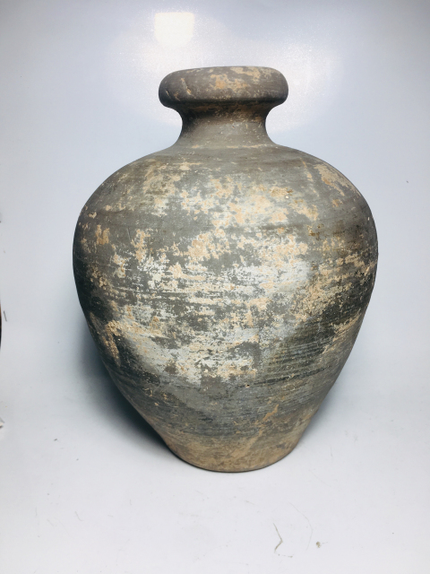 古玩陶瓷黑陶梅瓶拍賣，當(dāng)前價(jià)格888元