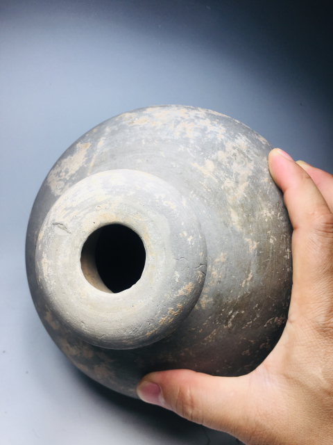 古玩陶瓷黑陶梅瓶拍賣，當(dāng)前價(jià)格888元