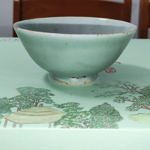古玩陶瓷清中期,豆青釉茶園拍賣,當前價格130元