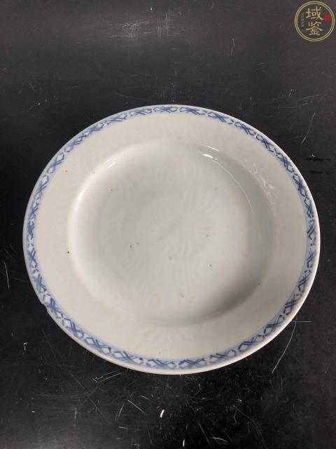古玩陶瓷康熙青花暗刻紋盤拍賣,當前價格880元