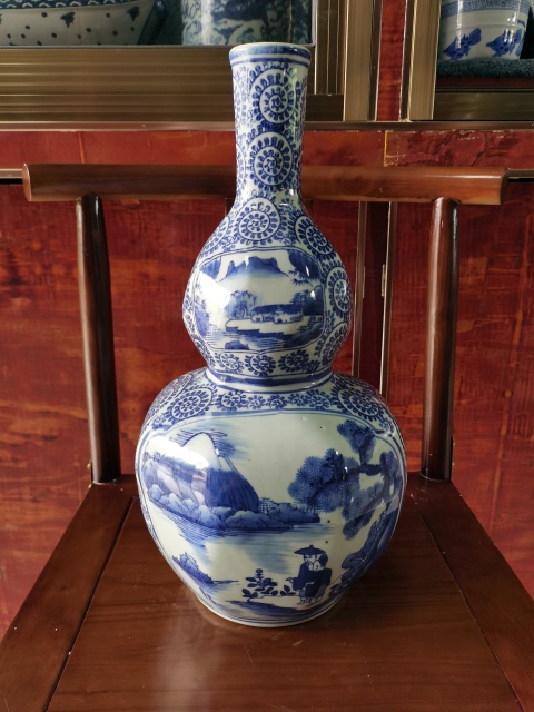 古玩陶瓷【已售】42公分多邊形】創(chuàng)匯人物山水青花多方葫蘆瓶拍賣，當(dāng)前價格2000元