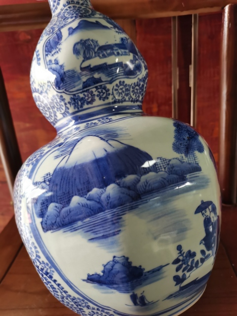 古玩陶瓷【已售】42公分多邊形】創(chuàng)匯人物山水青花多方葫蘆瓶拍賣，當(dāng)前價格2000元
