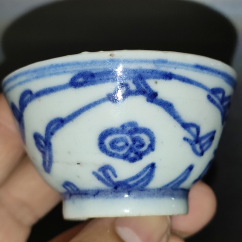 古玩陶瓷清中期，青花花卉紋喜字杯拍賣，當(dāng)前價格260元