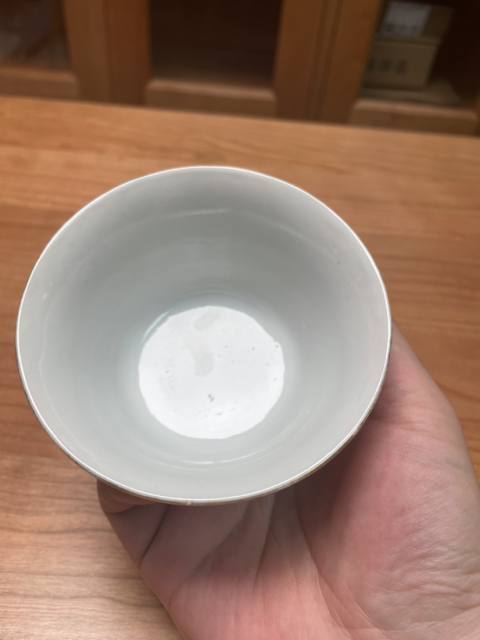 古玩陶瓷大清康熙年制篆書款·珊 瑚紅開窗花卉紋杯拍賣,當前價格350元
