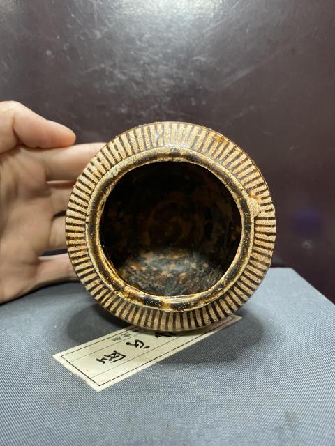 古玩陶瓷宋,吉州醬釉印菊瓣紋罐拍賣,當前價格999元