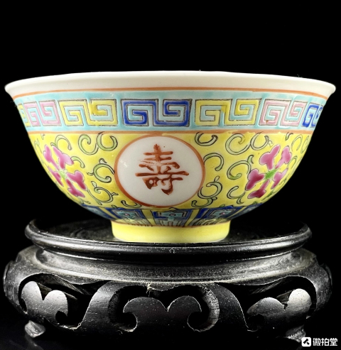 古玩陶瓷晚清民國·紅地粉彩花卉紋萬壽無疆碗拍賣,當(dāng)前價(jià)格1288元