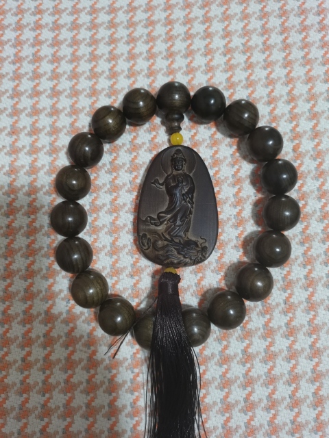 古玩雜項(xiàng)楠木手串觀音菩薩雕件拍賣,當(dāng)前價(jià)格1000元