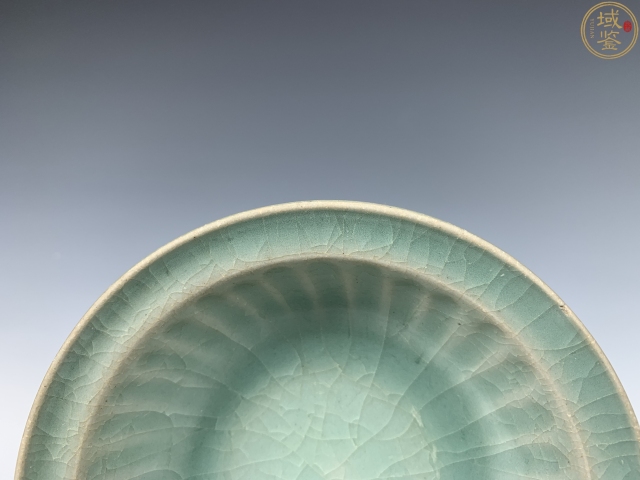 古玩陶瓷龍泉青瓷菊瓣洗拍賣，當前價格69999元