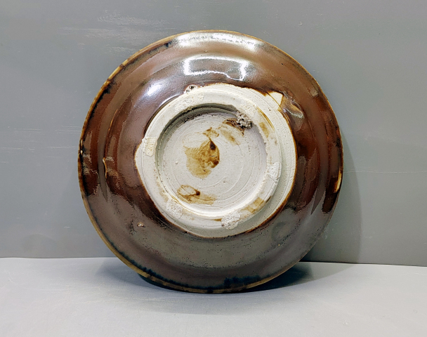 古玩陶瓷元明外紫金釉內(nèi)白釉折沿盤拍賣，當(dāng)前價格180元