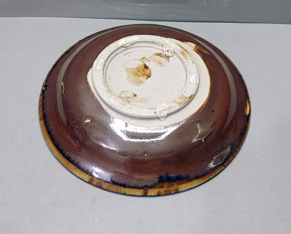 古玩陶瓷元明外紫金釉內(nèi)白釉折沿盤拍賣，當(dāng)前價格180元