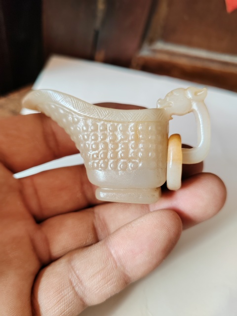 古玩玉器漢代玉雕“龍耳執杯”拍賣，當前價格2999元