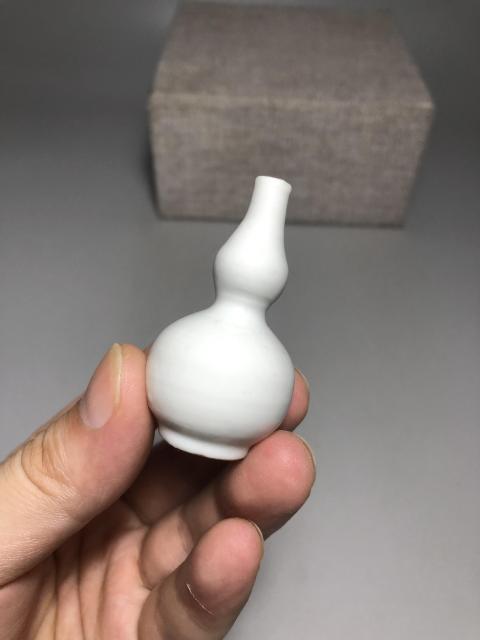 古玩陶瓷清康熙，甜白釉葫蘆瓶拍賣，當(dāng)前價(jià)格1600元