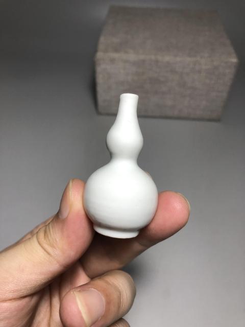 古玩陶瓷清康熙，甜白釉葫蘆瓶拍賣，當(dāng)前價(jià)格1600元