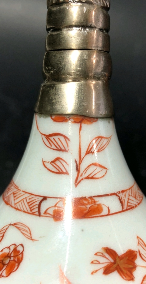 古玩陶瓷康熙礬紅花卉紋荸薺瓶拍賣,當(dāng)前價(jià)格2300元