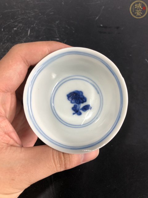 古玩陶瓷康熙青花花卉壓手杯拍賣，當前價格1100元