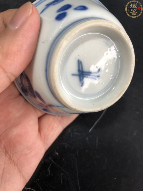 古玩陶瓷康熙青花花卉壓手杯拍賣，當前價格1100元