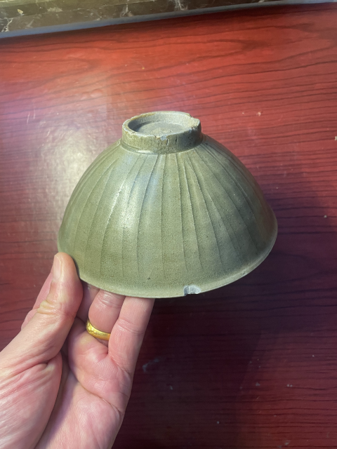 古玩陶瓷金村窯青釉刻花斗笠碗拍賣,當(dāng)前價格2588元