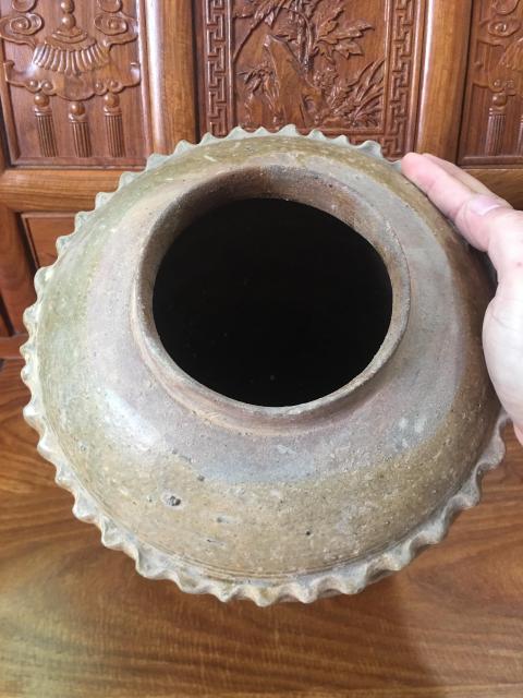 古玩陶瓷（館藏級(jí)）波浪釘青釉大罐（館藏精品）拍賣，當(dāng)前價(jià)格2888元