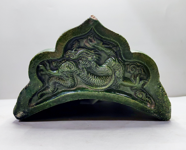 古玩陶瓷【已保真】明代 綠釉高浮雕龍紋瓦當拍賣,當前價格699元