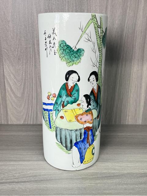 名家 粉彩人物紋帽筒拍賣，當前價格380元