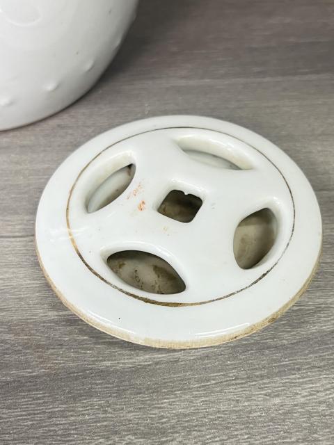 古玩陶瓷粉彩花卉紋鼓釘罐拍賣，當前價格280元