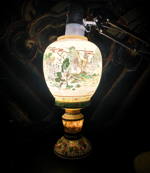 古玩陶瓷粉彩通景山水花鳥圖燈拍賣,當前價格24800元