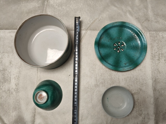 古玩陶瓷民國吹綠釉蟀蟀罐及蓋碗二件拍賣,當前價格6800元