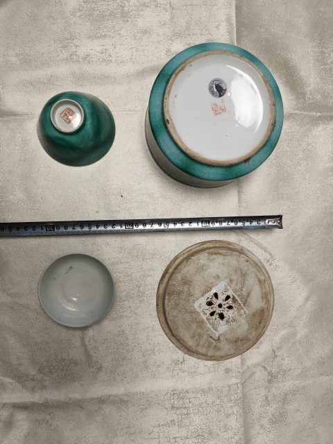古玩陶瓷民國吹綠釉蟀蟀罐及蓋碗二件拍賣,當前價格6800元