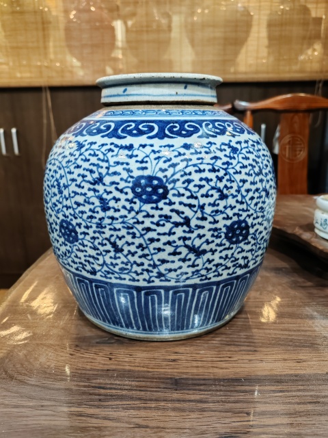 古玩陶瓷清乾隆青花纏枝蓮紋大罐拍賣,當前價格1500元