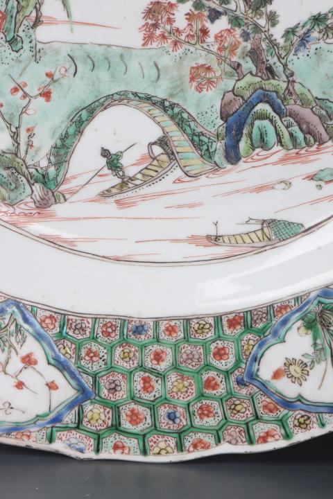 古玩陶瓷【8713】清康熙 五彩山水樓閣圖花口大盤拍賣,當前價格11680元