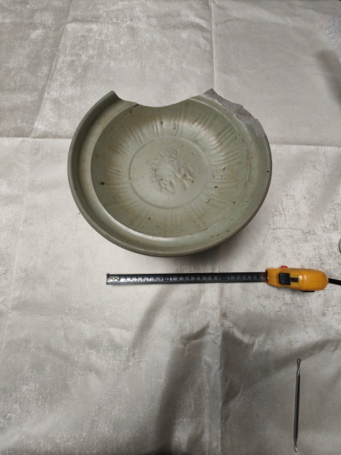 古玩陶瓷元代龍泉刻花青釉盤拍賣,當前價格2980元